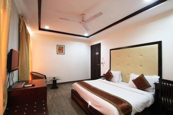 Hotel Veer Palace New Delhi