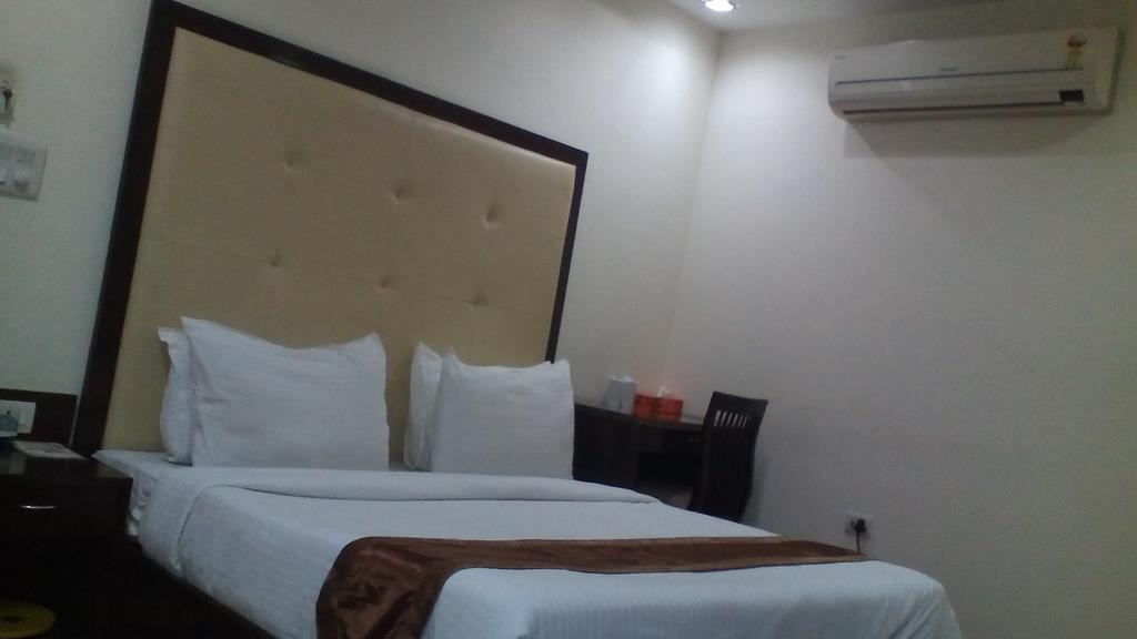 Veer Palace Hotel 3*